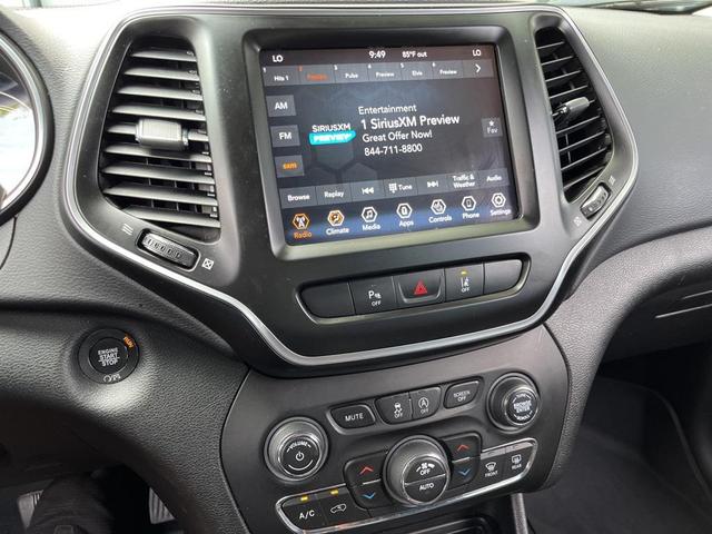 Photo of 2021 Bright White Clearcoat Jeep Cherokee