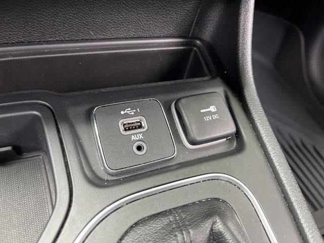 Photo of 2021 Bright White Clearcoat Jeep Cherokee