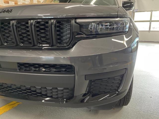 Photo of 2025 Baltic Gray Metallic Clearcoat Jeep Grand Cherokee L