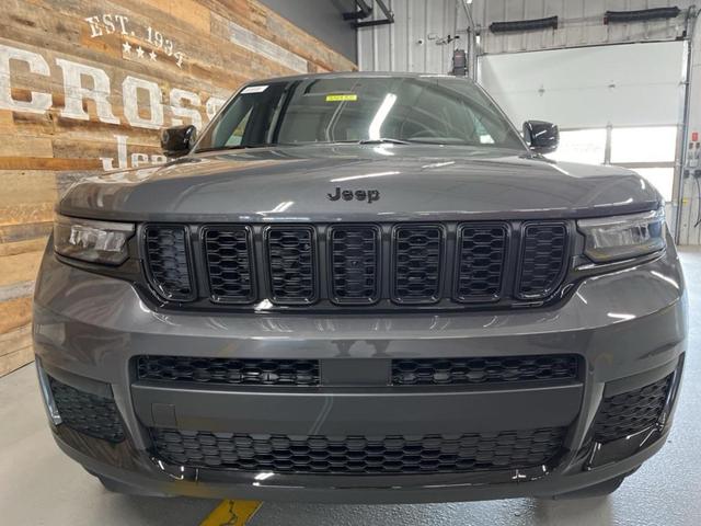 Photo of 2025 Baltic Gray Metallic Clearcoat Jeep Grand Cherokee L