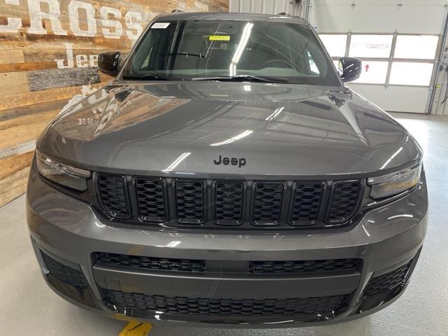 Photo of 2025 Baltic Gray Metallic Clearcoat Jeep Grand Cherokee L