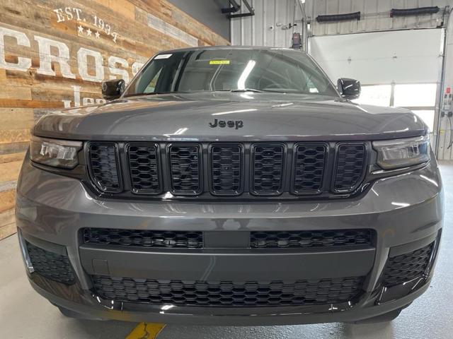 Photo of 2025 Baltic Gray Metallic Clearcoat Jeep Grand Cherokee L