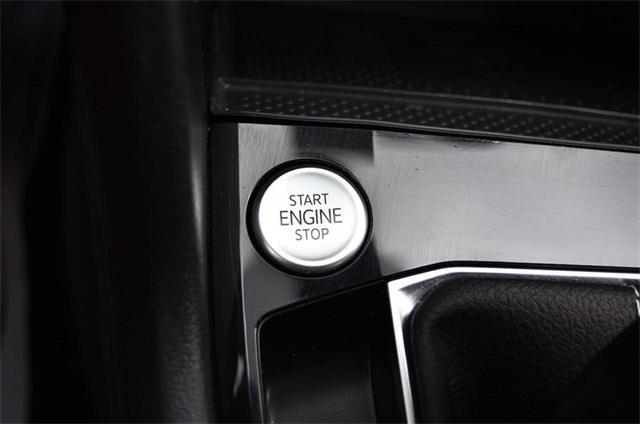 Photo of 2024 Platinum Gray Metallic Volkswagen Taos