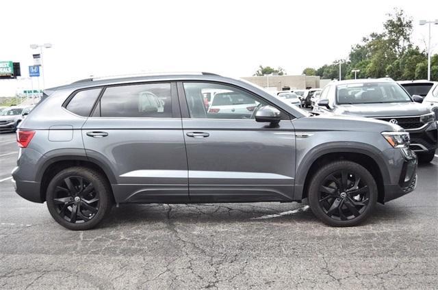 Photo of 2024 Platinum Gray Metallic Volkswagen Taos