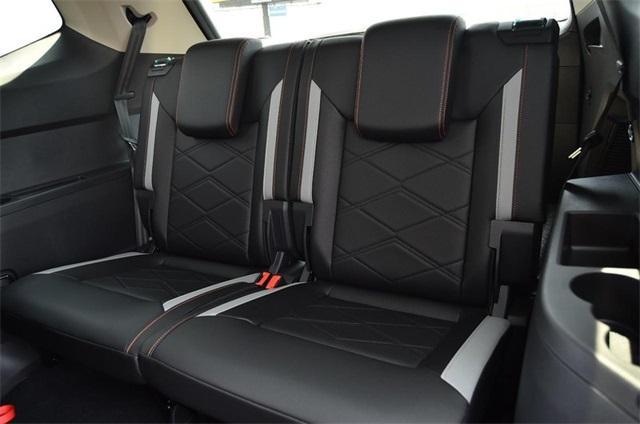 Photo of 2025 Pure White Volkswagen Atlas