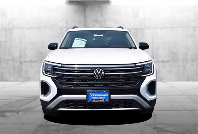 Photo of 2025 Pure White Volkswagen Atlas