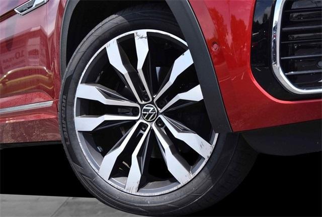 Photo of 2022 Aurora Red Metallic Volkswagen Atlas