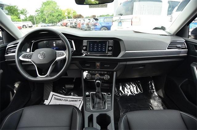 Photo of 2024 Platinum Gray Metallic Volkswagen Jetta