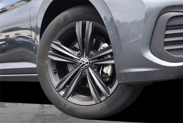 Photo of 2024 Platinum Gray Metallic Volkswagen Jetta