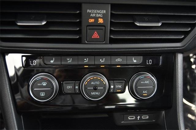Photo of 2024 Platinum Gray Metallic Volkswagen Jetta