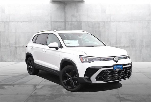 Photo of 2025 Pure White Volkswagen Taos