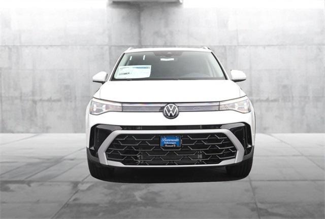 Photo of 2025 Pure White Volkswagen Taos