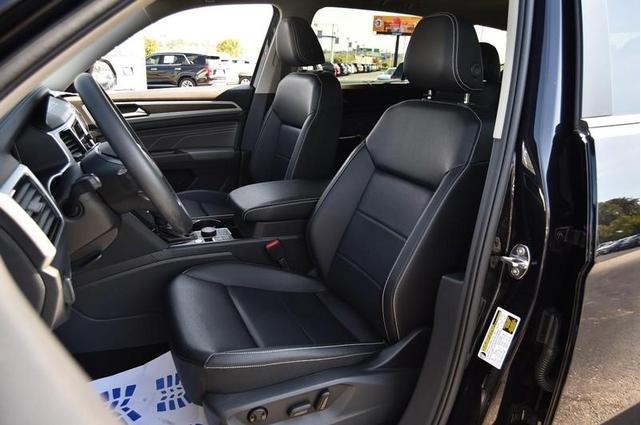 Photo of 2023 Deep Black Pearl Effect Volkswagen Atlas
