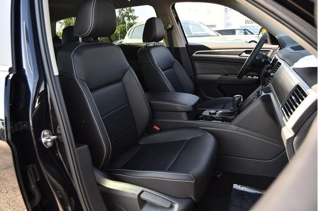 Photo of 2023 Deep Black Pearl Effect Volkswagen Atlas
