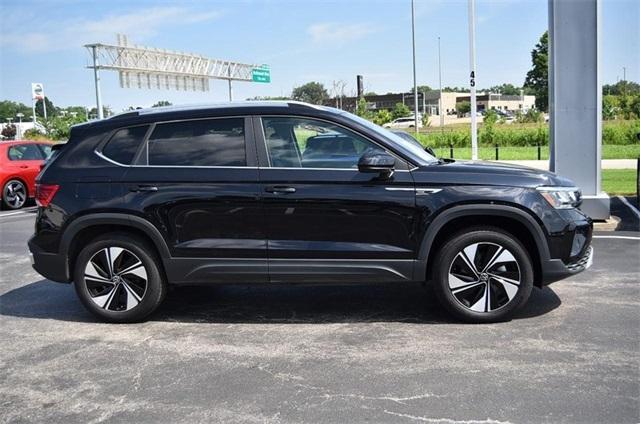 Photo of 2024 Deep Black Pearl Effect Volkswagen Taos