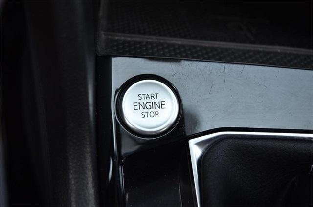 Photo of 2024 Deep Black Pearl Effect Volkswagen Taos