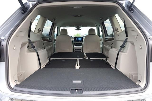 Photo of 2026 Silver Mist Metallic Volkswagen Atlas