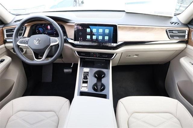Photo of 2026 Silver Mist Metallic Volkswagen Atlas