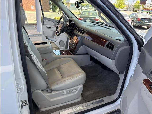 Photo of 2012 White Chevrolet Suburban