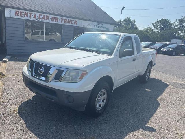Photo of 2015 Glacier White Nissan Frontier