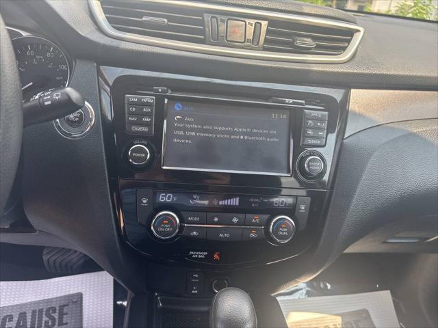 Photo of 2014 Super Black Nissan Rogue