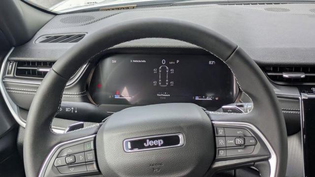 Photo of 2025 Silver Zynith Jeep Grand Cherokee L