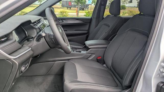 Photo of 2025 Silver Zynith Jeep Grand Cherokee L