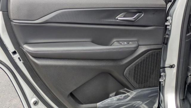 Photo of 2025 Silver Zynith Jeep Grand Cherokee L
