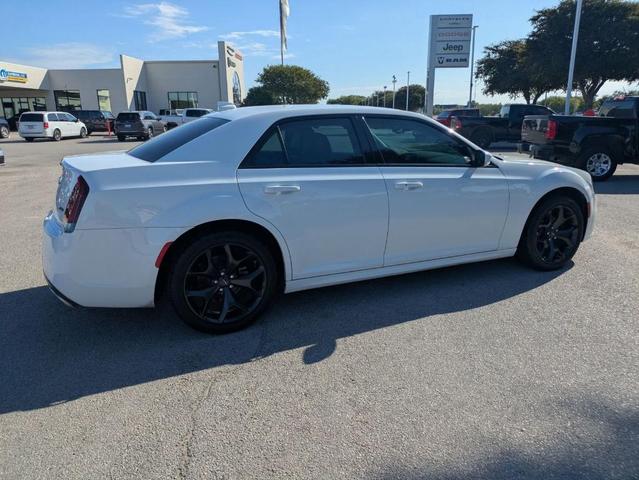 Photo of 2022 Bright White Clearcoat Chrysler 300