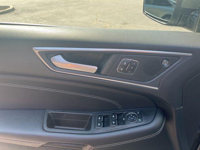 Photo of 2022 Carbonized Gray Metallic Ford Edge
