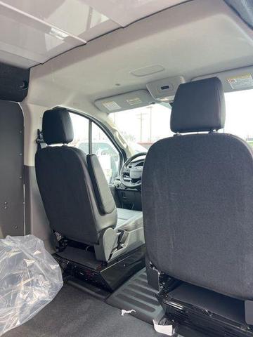Photo of 2025 Oxford White Ford Transit-250