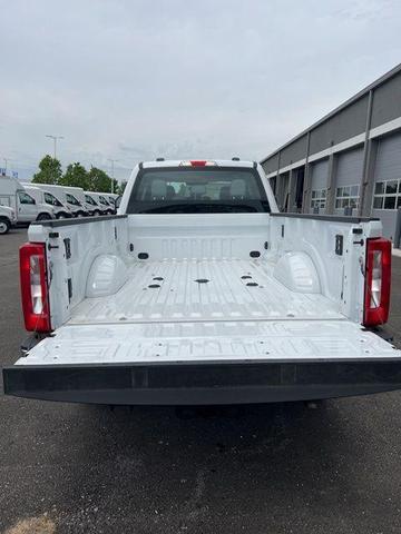 Photo of 2025 Oxford White Ford F-350