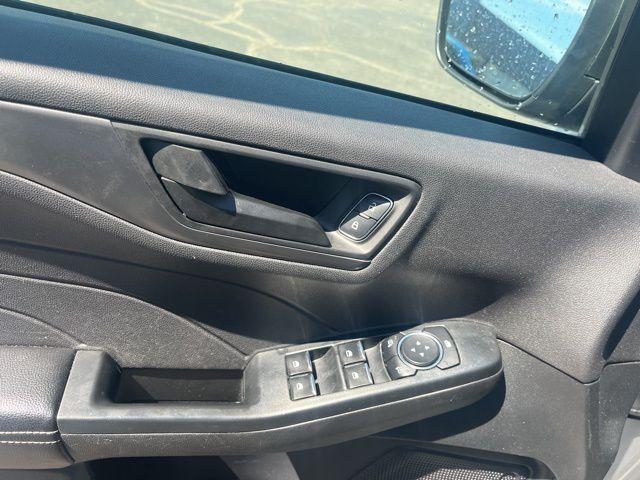 Photo of 2023 Silver Metallic Ford Escape