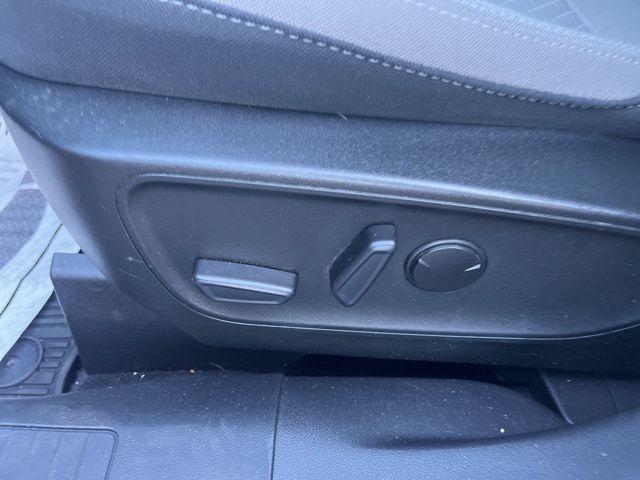 Photo of 2022 Rapid Red Metallic Tinted Clearcoat Ford Escape