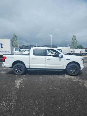 Photo of 2025 Oxford White Ford F-150 Lightning