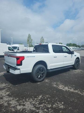 Photo of 2025 Oxford White Ford F-150 Lightning