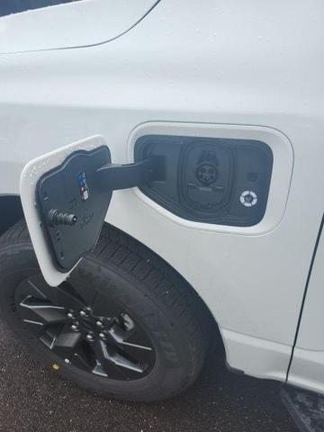 Photo of 2025 Oxford White Ford F-150 Lightning