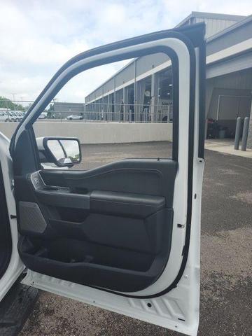 Photo of 2025 Oxford White Ford F-150 Lightning