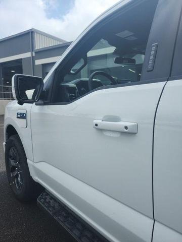 Photo of 2025 Oxford White Ford F-150 Lightning