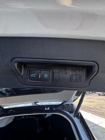 Photo of 2025 White Ford Explorer