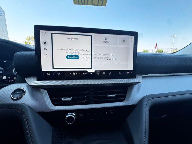 Photo of 2025 White Ford Explorer