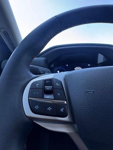 Photo of 2025 White Ford Explorer