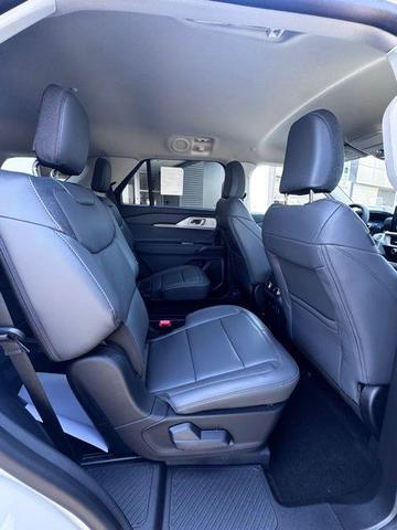 Photo of 2025 White Ford Explorer