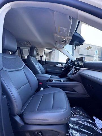 Photo of 2025 White Ford Explorer