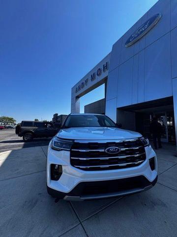 Photo of 2025 White Ford Explorer