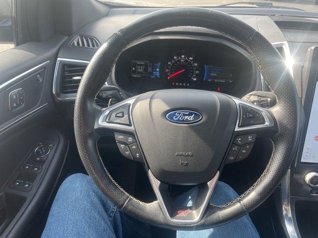 Photo of 2022 Carbonized Gray Metallic Ford Edge