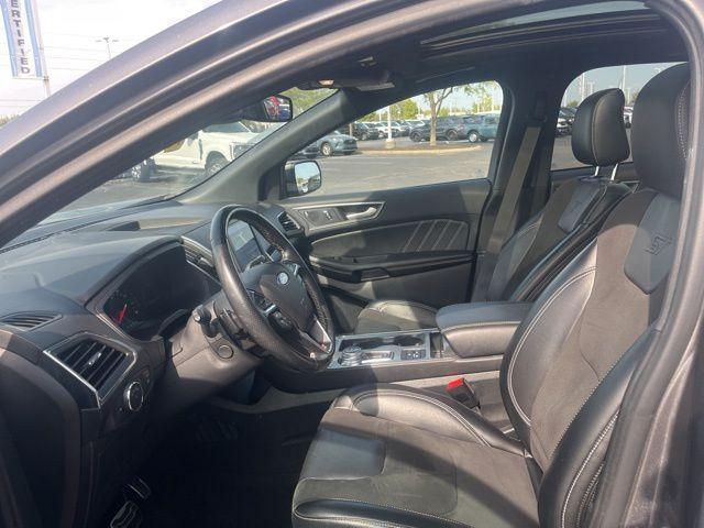 Photo of 2022 Carbonized Gray Metallic Ford Edge