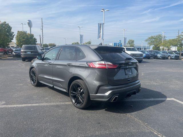 Photo of 2022 Carbonized Gray Metallic Ford Edge