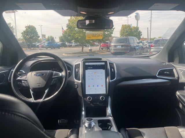 Photo of 2022 Carbonized Gray Metallic Ford Edge