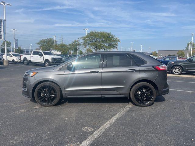 Photo of 2022 Carbonized Gray Metallic Ford Edge
